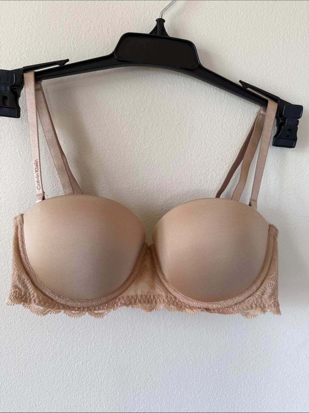 Calvin Klein Beige Lace-Trim Strapless Convertible Bra